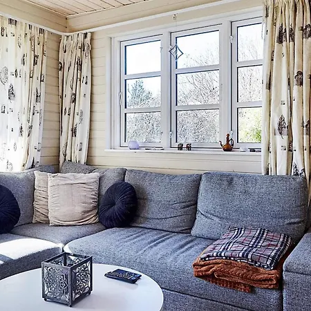 4 Person In Store Fuglede